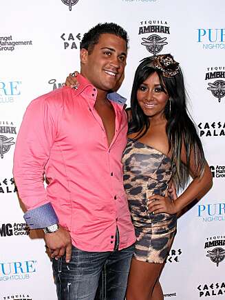 PAR I TAN: Nicole Snooki Polizzi sammen med av-og-på-kjæreste - og angivelig barnefar, Jionni LaValle. PAR I TAN: Nicole Snooki Polizzi sammen med av-og-på-kjæreste - og angivelig barnefar, Jionni LaValle.