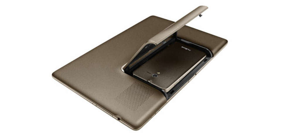 MOBIL OG BRETT: Asus PadFone er et nettbrett som drives av en mobiltelefon du setter inn i brettet. MOBIL OG BRETT: Asus PadFone er et nettbrett som drives av en mobiltelefon du setter inn i brettet.