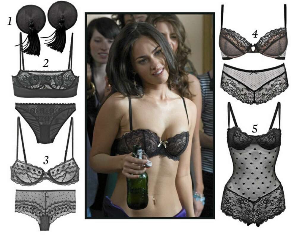 SEXY I SVART: Megan Fox som sexy fristerinne i filmen ""How to loose friends and alienate people"". SEXY I SVART: Megan Fox som sexy fristerinne i filmen ""How to loose friends and alienate people"".
