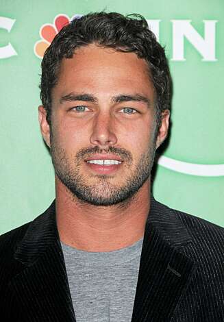 BAD GUY: «Vampire Diaries»-skuespilleren Taylor Kinney forsterker Lady Gagas destruktive sider. BAD GUY: «Vampire Diaries»-skuespilleren Taylor Kinney forsterker Lady Gagas destruktive sider.