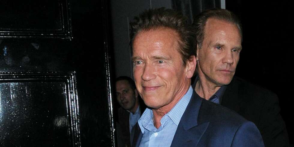 TILFREDS: Arnold Schwarzenegger forlot The Arts Club i London med et godt glis om munnen. TILFREDS: Arnold Schwarzenegger forlot The Arts Club i London med et godt glis om munnen.