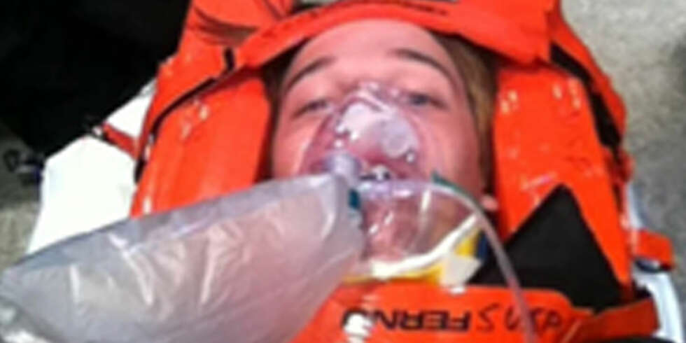 Patrick Scwarzenegger var uheldig i skibakken søndag. Patrick Scwarzenegger var uheldig i skibakken søndag.