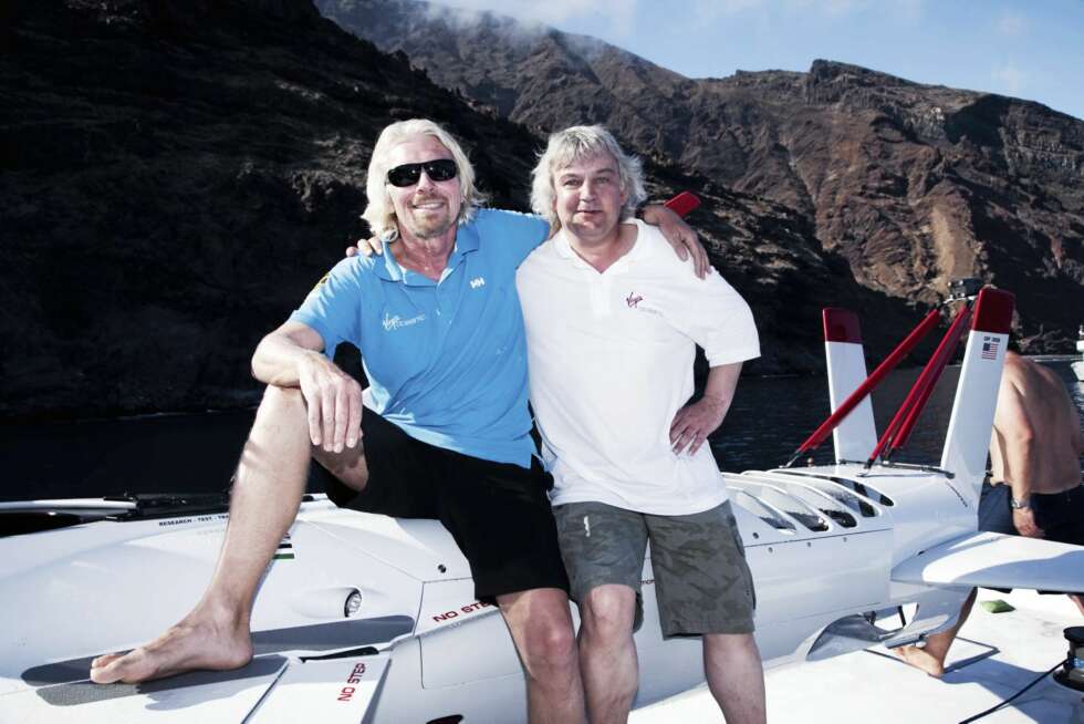 Sir Richard skal være med Her sitter de to på den spesialbygde u-båten. Sir Richard skal være med Her sitter de to på den spesialbygde u-båten.