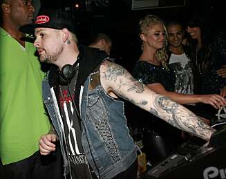 DYPT SAVNET: Joel Madden er for tiden «The Voice»-dommer i underholdningsprogrammet i Australia. Nicole Richie savner at familen er samlet. DYPT SAVNET: Joel Madden er for tiden «The Voice»-dommer i underholdningsprogrammet i Australia. Nicole Richie savner at familen er samlet.