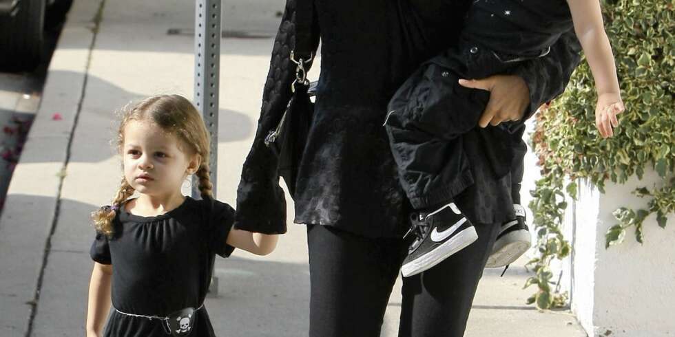 HAR BARE TO ARMER: Nicole Richie med Harlow og Sparrow på tur i Hollywood Hills. HAR BARE TO ARMER: Nicole Richie med Harlow og Sparrow på tur i Hollywood Hills.