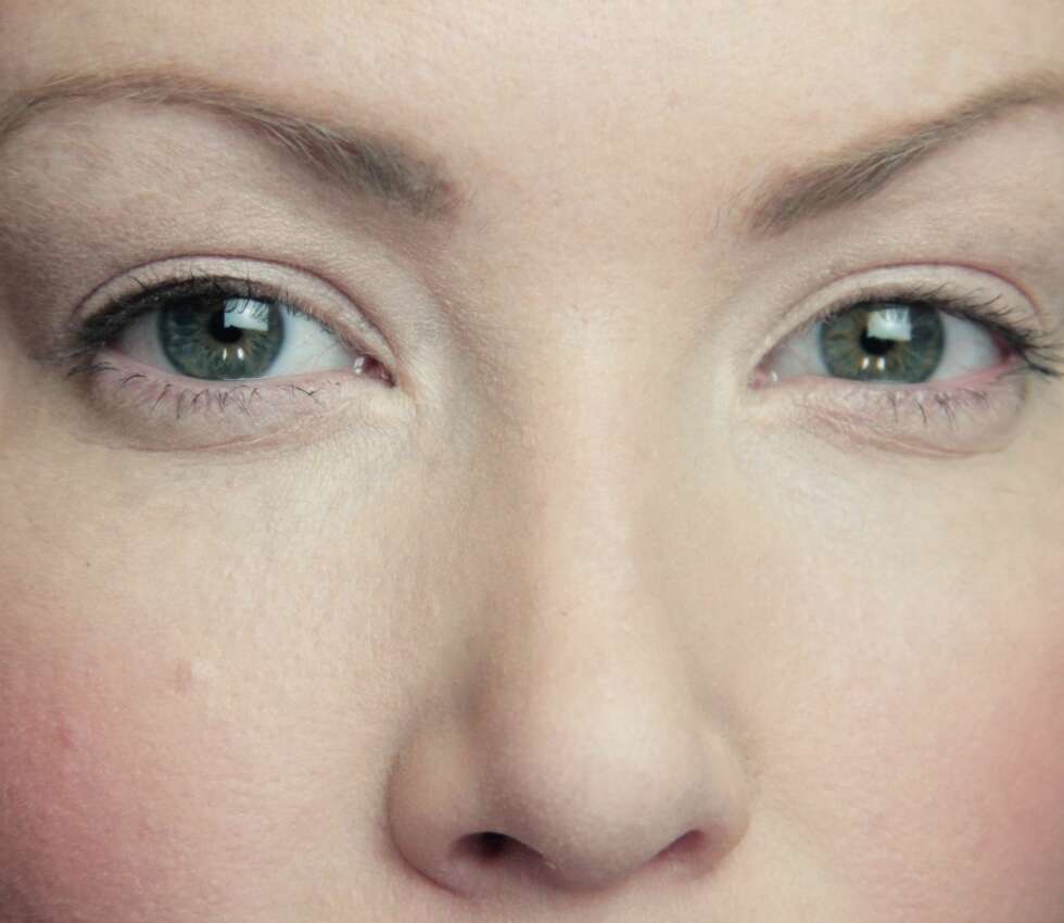NATURLIG KAJAL: Det er ikke så mye som skal til for å gi vippene ekstra fylde og øyet en fin definisjon. En kajal trenger ikke alltid være synlig som en tykk linje. NATURLIG KAJAL: Det er ikke så mye som skal til for å gi vippene ekstra fylde og øyet en fin definisjon. En kajal trenger ikke alltid være synlig som en tykk linje.