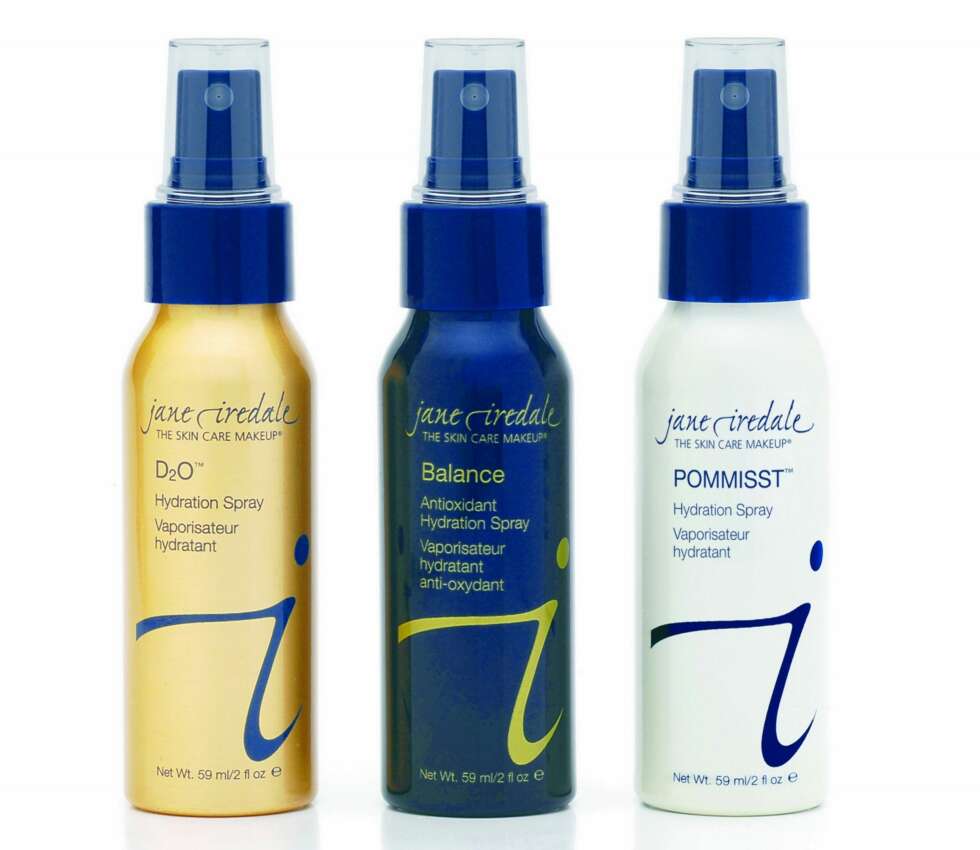 SPRAY SMINKEN FAST: Jeg gjør aldri en sminke uten D2O Hydration Spray 59ml fra Jane Iredale (kr 289)! Den kan brukes på mange måter, er lett å ha med seg på tur, jobben eller skole og gjør underverker for hud og sminke SPRAY SMINKEN FAST: Jeg gjør aldri en sminke uten D2O Hydration Spray 59ml fra Jane Iredale (kr 289)! Den kan brukes på mange måter, er lett å ha med seg på tur, jobben eller skole og gjør underverker for hud og sminke