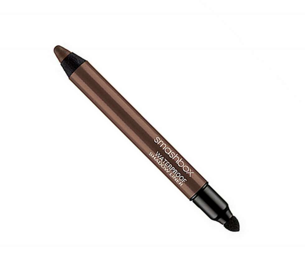 SITTER HELE DAGEN: Den nye Waterproof Shadow Liner i fargen Metallic Marble ( kr 160) har ikke bare en fantastisk farge, men sitter som støpt hele dagen. SITTER HELE DAGEN: Den nye Waterproof Shadow Liner i fargen Metallic Marble ( kr 160) har ikke bare en fantastisk farge, men sitter som støpt hele dagen.