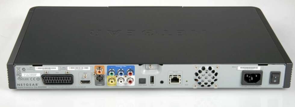 PORTER: NetGears digitale videoavspiller byr på porter som HDMI, Scart, S-video, kompositt og USB med mer. PORTER: NetGears digitale videoavspiller byr på porter som HDMI, Scart, S-video, kompositt og USB med mer.