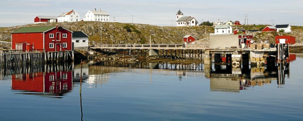 Sauøy: Flere dusin hus, fergekai og kirke forteller om en tid da Sauøy var et blomstrende og lønnsomt fiskevær med 85 fastboende. Sauøy: Flere dusin hus, fergekai og kirke forteller om en tid da Sauøy var et blomstrende og lønnsomt fiskevær med 85 fastboende.