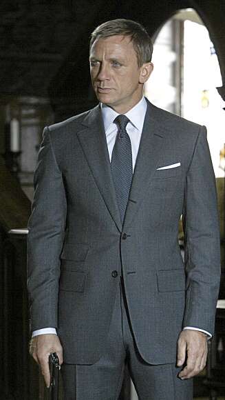 MANN FOR SIN DRESS: Alt sitter som det skal på James Bond, spilt av Daniel Craig. MANN FOR SIN DRESS: Alt sitter som det skal på James Bond, spilt av Daniel Craig.