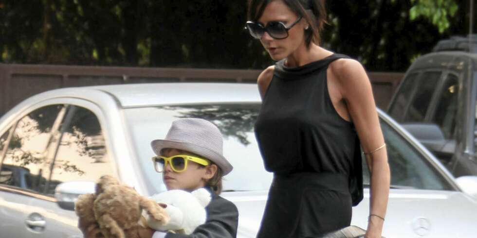 Romeo Beckham satser på solbrilledesign for barn. Romeo Beckham satser på solbrilledesign for barn.