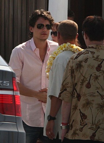 John Mayer i Cameron Diaz' fars minnestund John Mayer i Cameron Diaz' fars minnestund