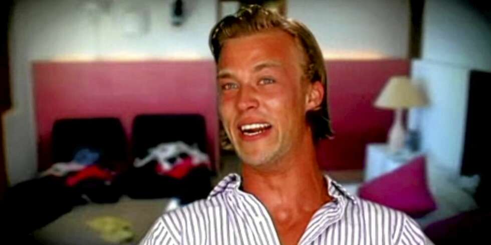 På FERSK GJERNING: Stian blir knepet i et privat øyeblikk i tirsdagens episode av fra Paradise Hotel. På FERSK GJERNING: Stian blir knepet i et privat øyeblikk i tirsdagens episode av fra Paradise Hotel.