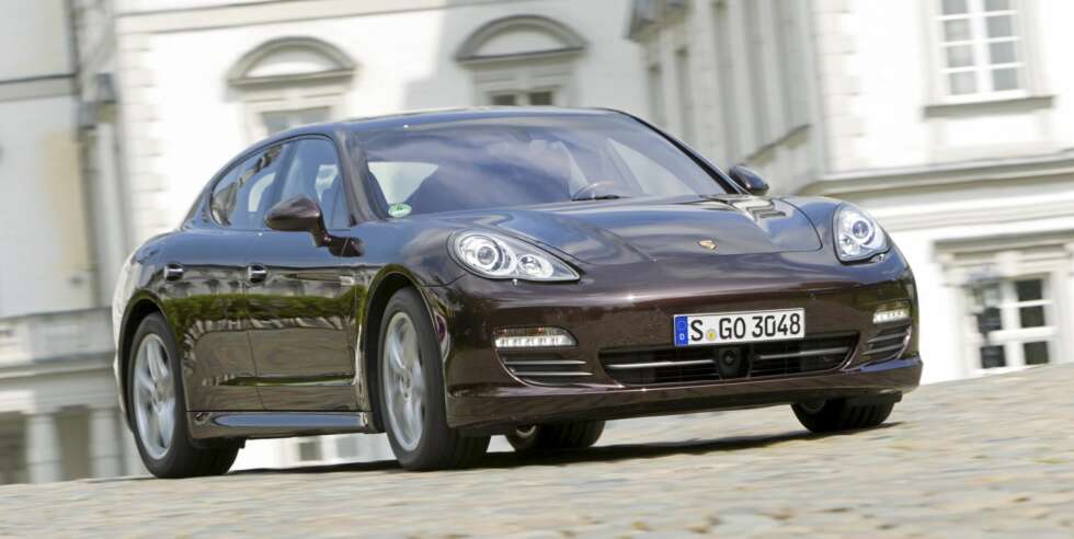 DIGER: Panamera er nesten fem meter lang og to meter bred. DIGER: Panamera er nesten fem meter lang og to meter bred.