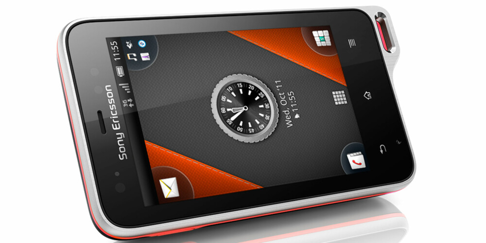 HARDDAUS: Xperia Active tåler både sand og vann. HARDDAUS: Xperia Active tåler både sand og vann.