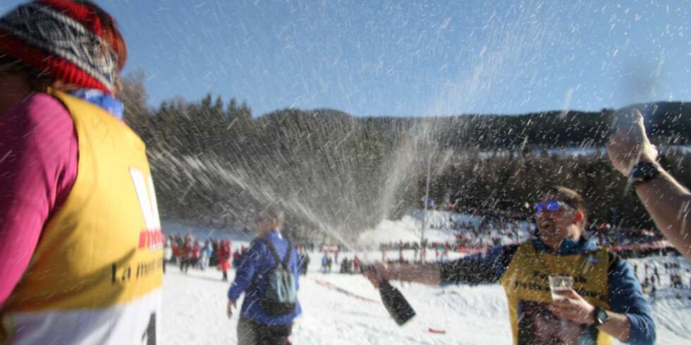 SPRUT I SPURTEN: Champiskorken gikk til værs for Northugs stafettspurt i Val di fiemme. SPRUT I SPURTEN: Champiskorken gikk til værs for Northugs stafettspurt i Val di fiemme.