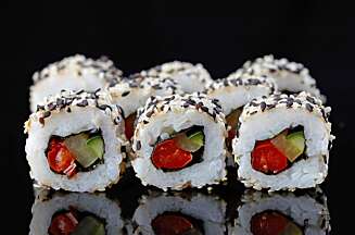 VEGETARIANSK SUSHI: Du kan lage mange spennende retter som vegetarianer. Hva med for eksempel vegetariansk sushi? VEGETARIANSK SUSHI: Du kan lage mange spennende retter som vegetarianer. Hva med for eksempel vegetariansk sushi?