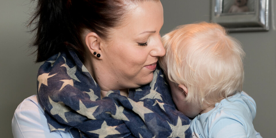 SORG OG GLEDE: – Vi har fått kjenne på kontrastene ved å skulle sørge over barnet vi mistet, men samtidig glede oss over barnet vi fikk beholde, forteller Sovleig. FOTO: Hanne-Kjersti Skjevelnes Iversen SORG OG GLEDE: – Vi har fått kjenne på kontrastene ved å skulle sørge over barnet vi mistet, men samtidig glede oss over barnet vi fikk beholde, forteller Sovleig. FOTO: Hanne-Kjersti Skjevelnes Iversen