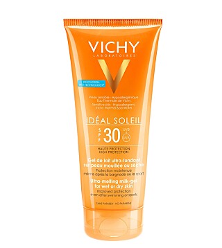 Wet skin Ideal Soleil Ultra Melting Milk SPF 30 smelter lett inn i huden uten å etterlate hvite merker. Wet skin Ideal Soleil Ultra Melting Milk SPF 30 smelter lett inn i huden uten å etterlate hvite merker.