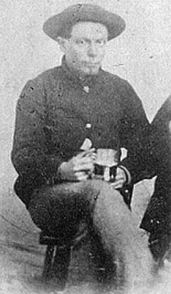 John Reno var en av de eldste brødrene, og ledet banden sammen med eldstebror Frank. John Reno var en av de eldste brødrene, og ledet banden sammen med eldstebror Frank.