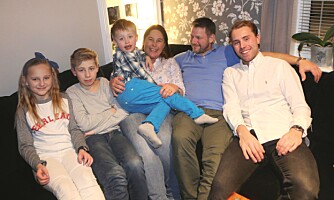 SAMMENSVEISET GJENG: Andreas' pågangsmot og livsglede smitter over på hele familien. (Fra venstre: Helene, Magnus, Andreas, mamma Hege, pappa Oddmund og Kristian. Storebror Henrik var ikke til stede da bildene ble tatt). SAMMENSVEISET GJENG: Andreas' pågangsmot og livsglede smitter over på hele familien. (Fra venstre: Helene, Magnus, Andreas, mamma Hege, pappa Oddmund og Kristian. Storebror Henrik var ikke til stede da bildene ble tatt).