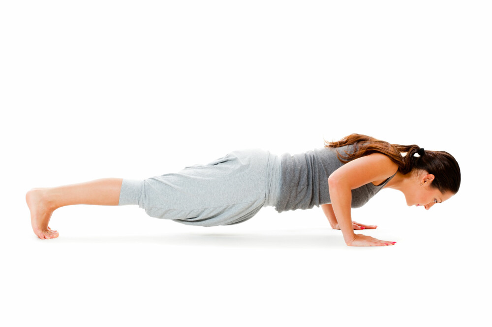 PUSH UPS: Start gjerne med knærne i bakken hvis vanlige push ups blir for tungt. PUSH UPS: Start gjerne med knærne i bakken hvis vanlige push ups blir for tungt.