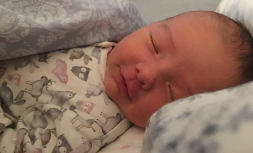 Aurora både smiler og ler i søvne, så hun har nok noen fine drømmer! Foto: Privat Aurora både smiler og ler i søvne, så hun har nok noen fine drømmer! Foto: Privat