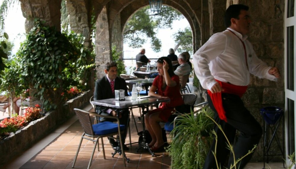 HISTORISKE OMGIVELSER: Hotellkjeden Parador har hotell over hele Spania. Paradorene gir unike overnattinger i alt fra gamle borger, palasser, middelalderslott eller klostre. Her fra Malagas Parador Gibralfaro HISTORISKE OMGIVELSER: Hotellkjeden Parador har hotell over hele Spania. Paradorene gir unike overnattinger i alt fra gamle borger, palasser, middelalderslott eller klostre. Her fra Malagas Parador Gibralfaro