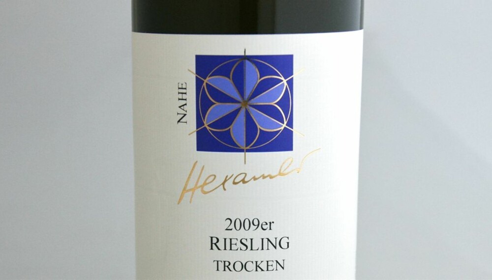 TEST AV RIESLING: Hexamer Riesling Trocken 2009 kom på tredjeplass i testen. TEST AV RIESLING: Hexamer Riesling Trocken 2009 kom på tredjeplass i testen.