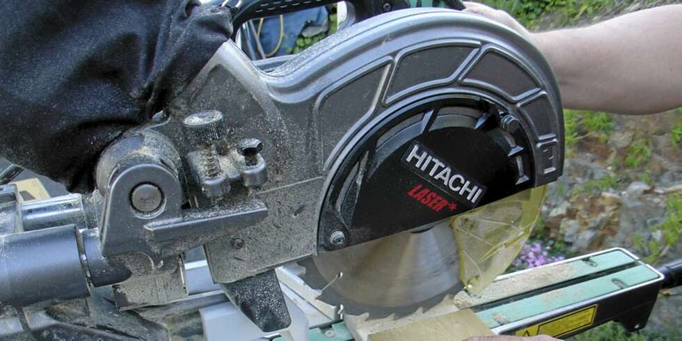 HITACHI C8FSHE: Sagen er meget oversiktlig og er enkel å håndtere, med et pluss for bladbrems. HITACHI C8FSHE: Sagen er meget oversiktlig og er enkel å håndtere, med et pluss for bladbrems.