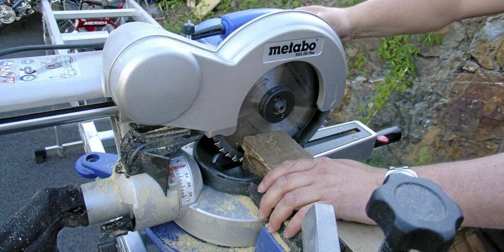 Metabo KGS 255 plus: Denne sagen klarer ikke å imponere testpanelet på noen områder. Metabo KGS 255 plus: Denne sagen klarer ikke å imponere testpanelet på noen områder.