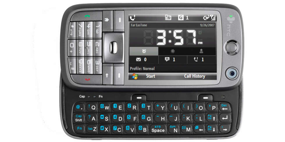 FULLT TASTATUR: Under mobiltelefonen skjuler det seg et fult tastatur. Man har dermed valget mellom numerisk- eller fullstørrelse-tastatur. FULLT TASTATUR: Under mobiltelefonen skjuler det seg et fult tastatur. Man har dermed valget mellom numerisk- eller fullstørrelse-tastatur.