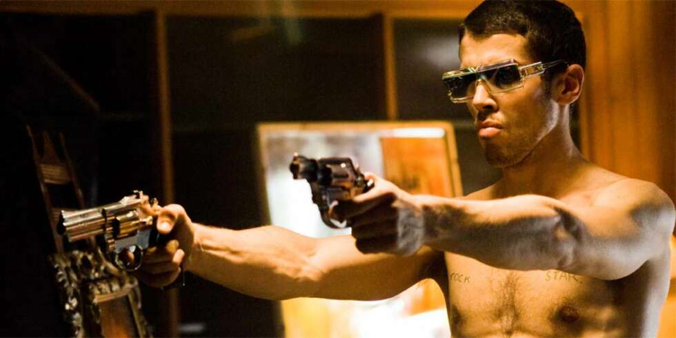 Toby Kebbell i rollen som Johnny Quid i Guy Ritchies nyeste actionkomedie "Rocknrolla". Toby Kebbell i rollen som Johnny Quid i Guy Ritchies nyeste actionkomedie "Rocknrolla".