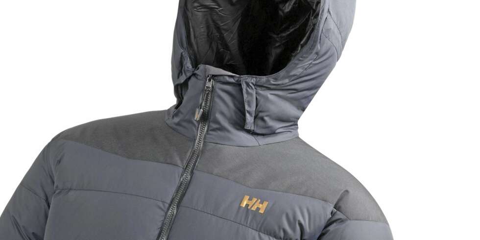 STILIG OG VARM: Dunjakken fra Helly Hansen er en stilig og varm jakke, men med relativt høyt pakkevolum. STILIG OG VARM: Dunjakken fra Helly Hansen er en stilig og varm jakke, men med relativt høyt pakkevolum.