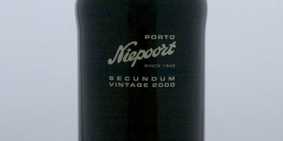 FLOTT JULEGAVE: Niepoort Secundum Vintage Port 2000. FLOTT JULEGAVE: Niepoort Secundum Vintage Port 2000.