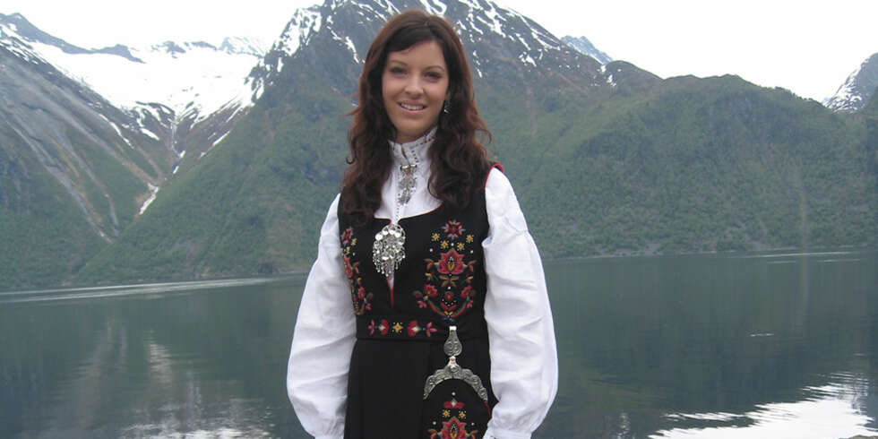 BUNAD: Ørstabunad. BUNAD: Ørstabunad.