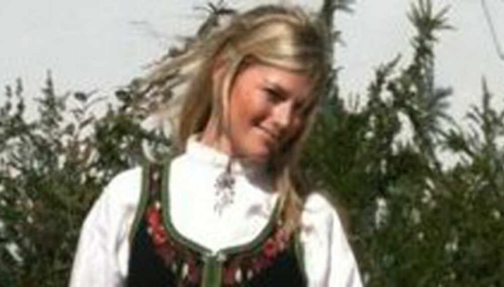 BUNAD: MAria Aaen bunad. BUNAD: MAria Aaen bunad.
