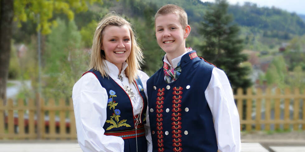BUNAD: Eikerdrakt. BUNAD: Eikerdrakt.