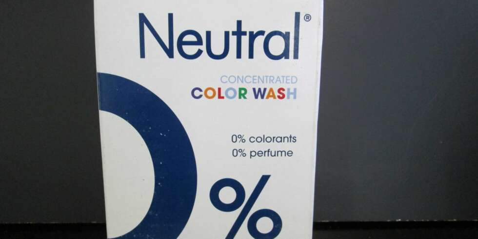 TEST AV VASKEMIDDEL: Neutral Colour. TEST AV VASKEMIDDEL: Neutral Colour.