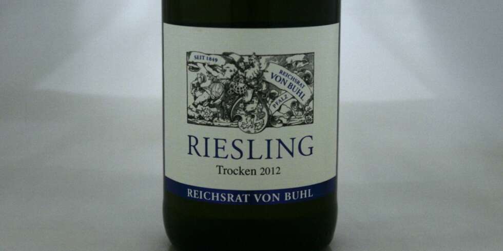 TIL SALAT: Von Buhl Riesling Trocken 2012. TIL SALAT: Von Buhl Riesling Trocken 2012.