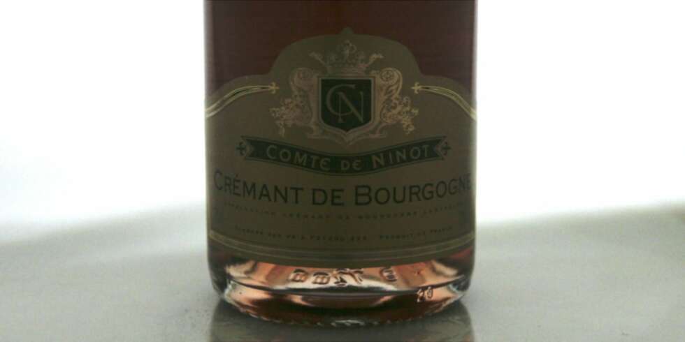 ROSA BOBLER: Comte de Ninot Crèmant de Bourgogne Rosé Brut. ROSA BOBLER: Comte de Ninot Crèmant de Bourgogne Rosé Brut.