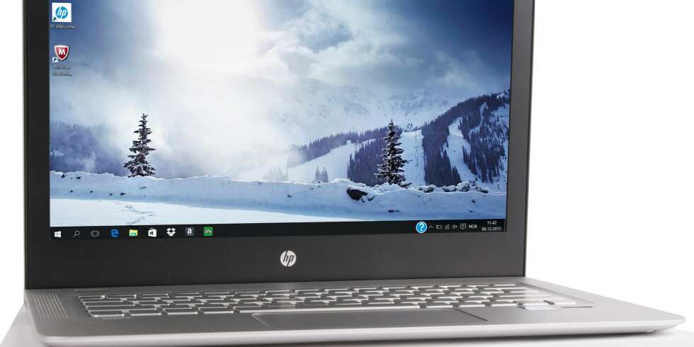 MATT: Envy 13 har matte flater over det hele og en relativt tykk rundt skjermen. MATT: Envy 13 har matte flater over det hele og en relativt tykk rundt skjermen.