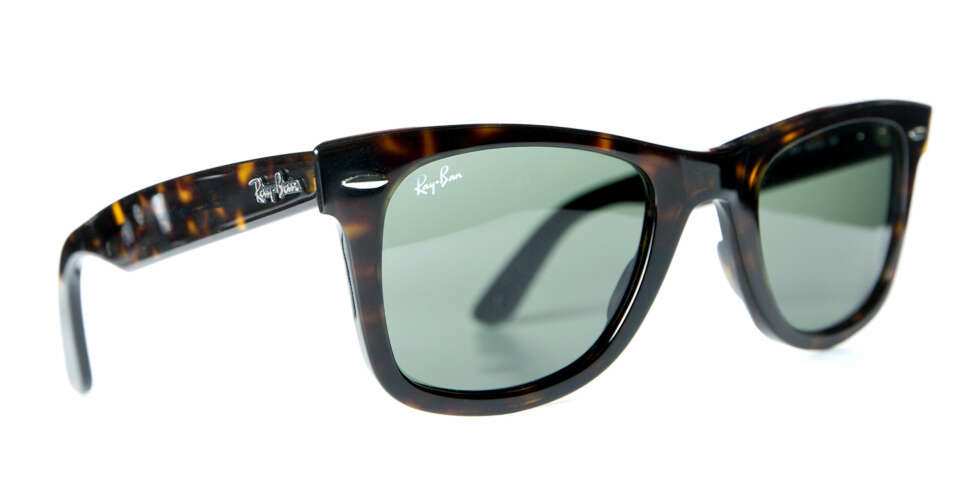 WAYFARER: Denne brillen har vært markedsført av Ray ban siden 1956. WAYFARER: Denne brillen har vært markedsført av Ray ban siden 1956.