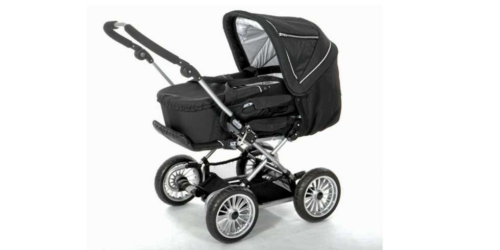 KOMBI-FAVORITTEN: Emmaljunga City Cross kombivogn har bag med stiv ramme som kan brukes i bil med bagsikring. Fra kr 6990, Rudo Barnevognhuset. KOMBI-FAVORITTEN: Emmaljunga City Cross kombivogn har bag med stiv ramme som kan brukes i bil med bagsikring. Fra kr 6990, Rudo Barnevognhuset.