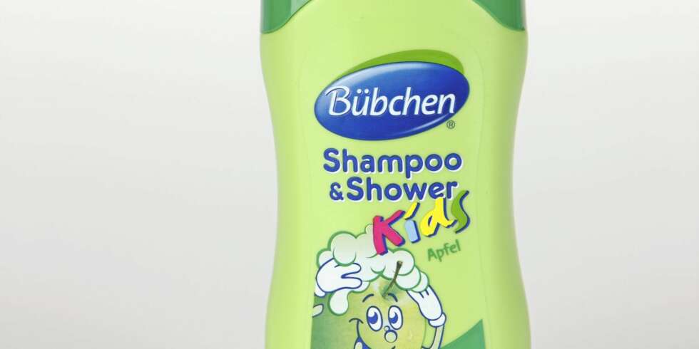 TIL HÅRET OG I DUSJEN: Bübchen Shampoo & Shower Kids Apfel anbefales med forbehold. TIL HÅRET OG I DUSJEN: Bübchen Shampoo & Shower Kids Apfel anbefales med forbehold.