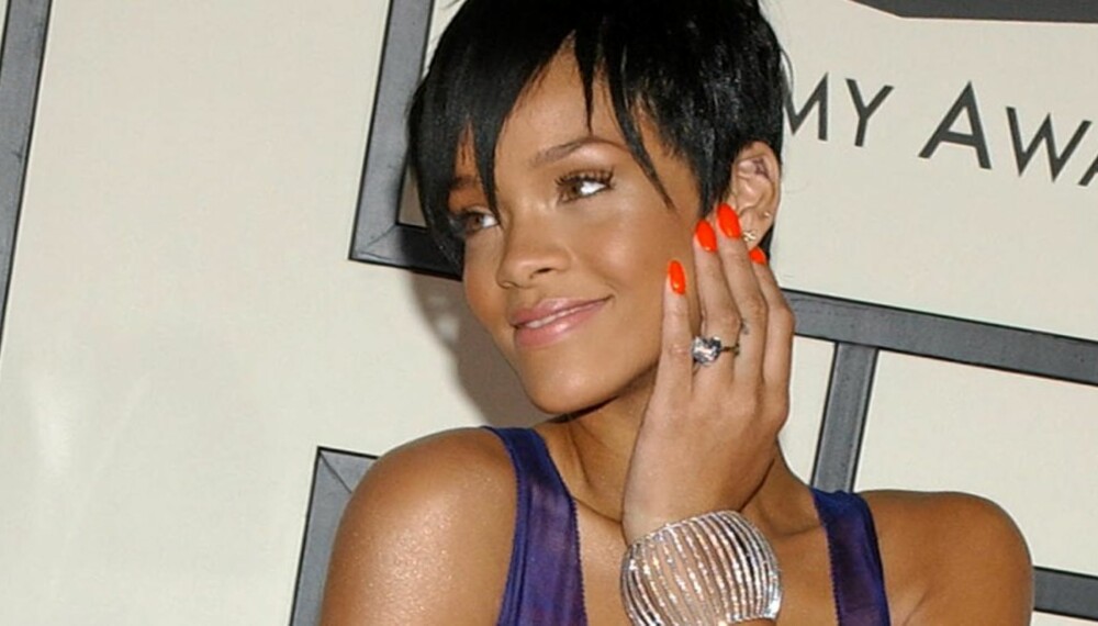 NEGLELEKKER: Få like fine negler som Rihanna ved hjelp av seks enkle steg NEGLELEKKER: Få like fine negler som Rihanna ved hjelp av seks enkle steg