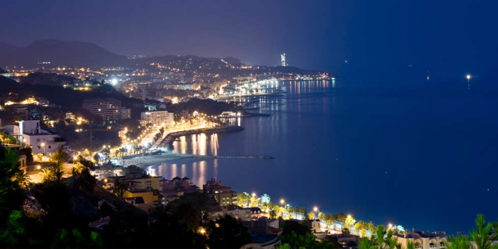 MALAGA BY NIGHT: Nyt varme kvelder helt sør i Spania. MALAGA BY NIGHT: Nyt varme kvelder helt sør i Spania.