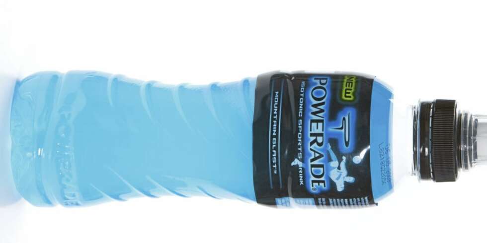 TEST AV SPORTSDRIKKER: Powerade satser på kunstige, vaskemiddelaktige farger på sine sportsdrikker. TEST AV SPORTSDRIKKER: Powerade satser på kunstige, vaskemiddelaktige farger på sine sportsdrikker.