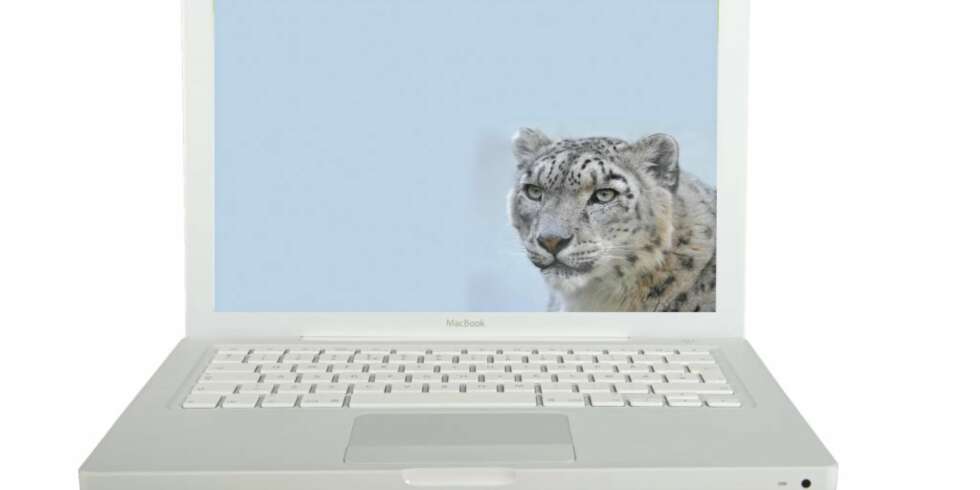 SNØHVIT: Apple MacBook White er et typisk Apple-produkt; stilig og med god byggekvalitet. SNØHVIT: Apple MacBook White er et typisk Apple-produkt; stilig og med god byggekvalitet.